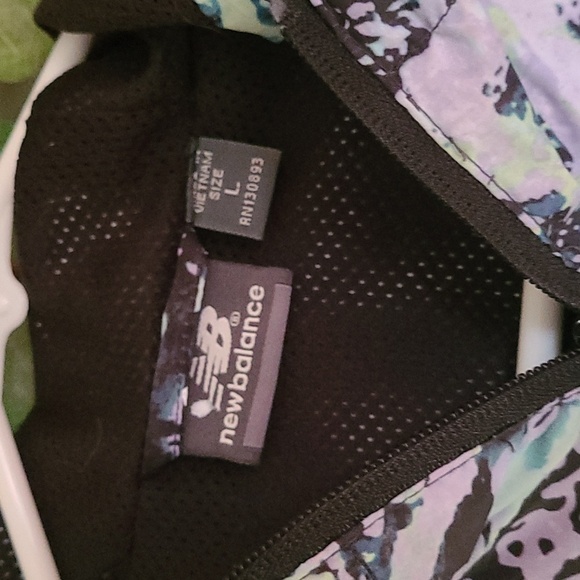 New Balance Abstract Colrful design Zip up WindBreaker Size L - Picture 3 of 12